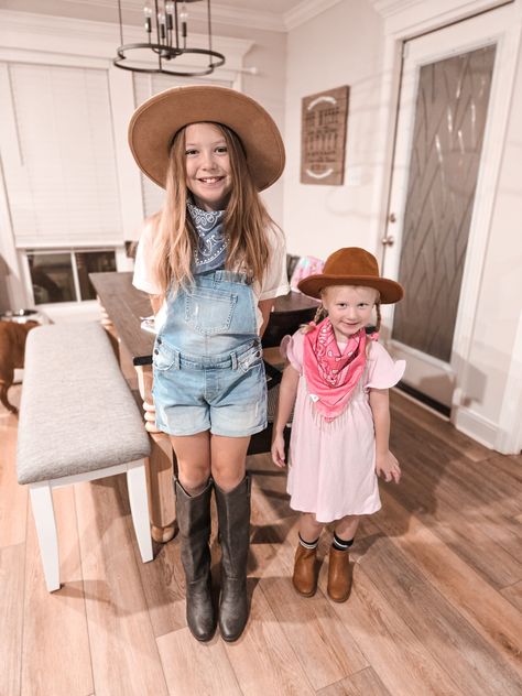 🤠👢Our gorgeous girls for cowgirl/cowboy day👢🤠 Kids Cowgirl Outfit, Cowboy Day Spirit Week, Girl Cowgirl Outfits, Western Day Outfit, Girls Cowgirl Outfit, Toddler Cowgirl Costume, Cowboy Costume Kids, Toddler Cowboy Costume, Diy Cowboy Costume