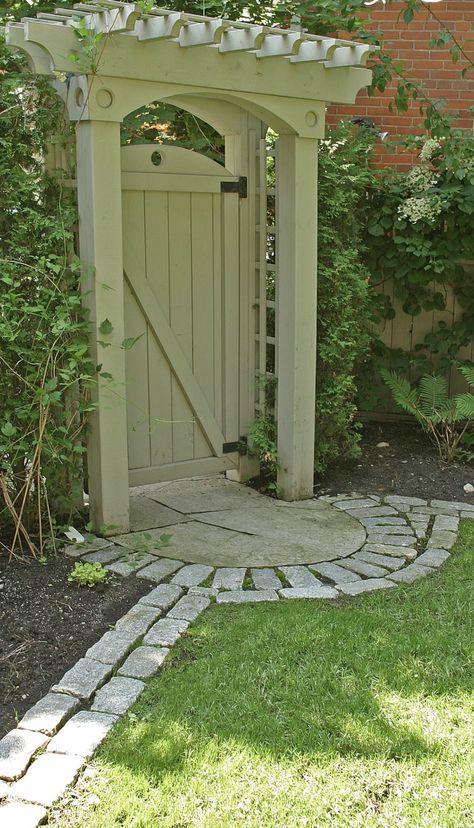 Courtyard Home, Interior Courtyard, Backyard Gates, Garden Gates And Fencing, Garden Gate Design, Wooden Gate, Courtyard Design, Garden Entrance, Garden Arbor