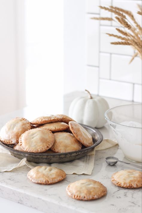 Maple Glazed Pumpkin Hand Pies - Love Grows Wild Pumpkin Hand Pies, Wedding Recipes, Baking Lessons, Pumpkin Filling, Train Pumpkin, Eco Food, Hand Pie Recipes, Maple Pumpkin, Hand Pie