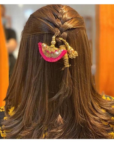 Strat Hairstyle, Ramadan Hairstyles, Homemade Hair Accessories, Bridal Dresses Pakistan, Big Mirror, Beautiful Pakistani Dresses, Bridal Mehndi Designs, Easy Hairstyles For Long Hair, Bride Hairstyles