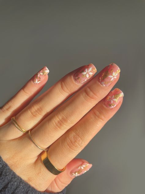 Gold Leaf Nails, Winter Nail Inspiration, Leaf Nails, Nails With Flowers, Flowers Nail Art, Beautiful Eye, Winter Nail, New Year's Nails, Nail Inspiration