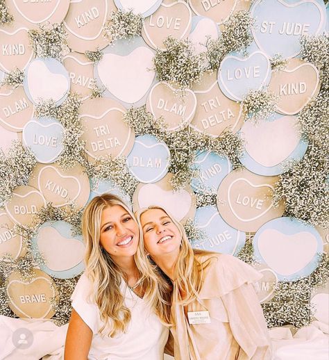 Kappa Delta Preference Round, Recruitment Philanthropy Round Decorations, Recruitment Decorations Philanthropy, Sorority Reunion Ideas, Sorority House Decorations Recruitment, Pref Day Decorations, Sorority Backdrop Ideas, Recruitment Room Ideas, Sorority Recruitment Room Decorations