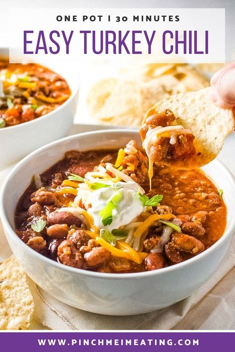 Ground Turkey Chili Recipe, Turkey Chili Recipe Easy, Chili Turkey, Healthy Chili Recipe Turkey, Easy Turkey Chili, Chili Recipe Stovetop, Ground Turkey Chili, Turkey Chili Crockpot, Turkey Easy