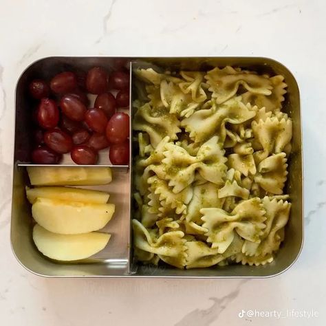 Good For School Lunches, University Lunch Ideas, Easy Spinach Pasta, Pack Lunch Ideas, Bow Pasta, Lunch Ideas For School, Lunch For School, Kids Lunch Box Meals, Maggi Noodles