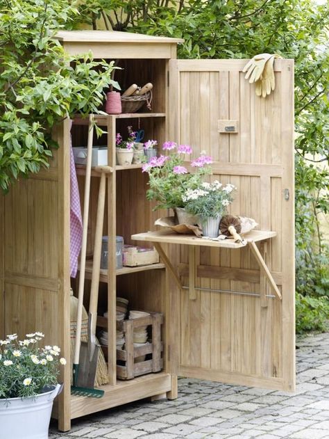 Shed Inspiration, Pallet Garden Benches, Plants And Gardening, Wood Shed Plans, Garden Tool Shed, Small Sheds, Potting Sheds, Beautiful Outdoor Spaces, Pallet Garden