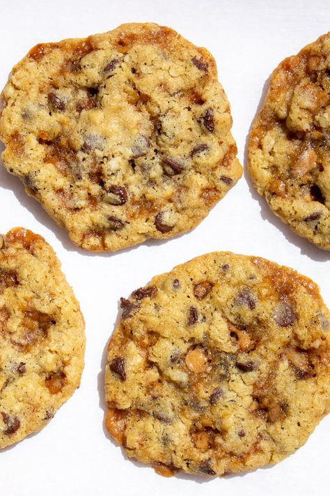 Teeny toffee bits take these chocolate chip toffee cookies over the top. Buttery, caramel-y, chocolate-y, chewy cookies with crisp edges (if baked longer). Wickedly good. Be sure to check out the tweaks you can make to get the kind of cookie you love - cakey, crispy, deep flavor, even healthier! Skor Cookies Recipes Toffee Bits, Toffee Bits Recipe, Buttery Chocolate Chip Cookies, Toffee Cookie Recipe, Best Chocolate Chip Cookies Recipe, Toffee Cookies, Crispy Cookies, Toffee Bits, Cookie Flavors