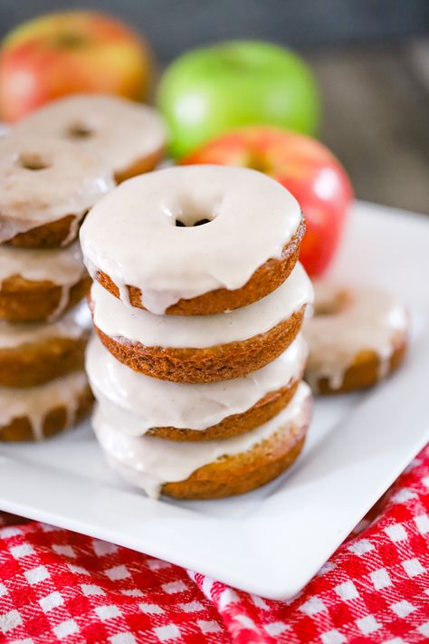 Baked Apple Cider Donuts Apple Cider Glaze Recipe, Apple Cider Glaze, Apple Cider Donuts Recipe, Cider Donuts Recipe, Cookie Dough Filling, Apple Cider Donuts Baked, Baked Donut Recipes, Brownies Chocolate, Baking 101