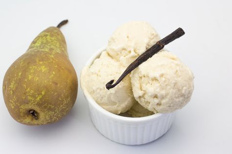 Pear Ice Cream, Roasted Pear, Gelato Ice Cream, Love Ice Cream, Gifts For Coffee Lovers, Healthy Vegetarian, Vanilla Ice, Frozen Desserts, Frozen Treats