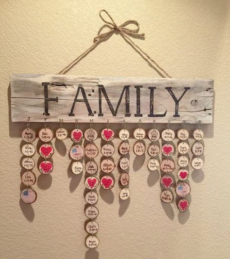 Family Birthday Plaque, Wood Board Crafts, Birthday Board Diy, Rustic Wall Decor Diy, Family Birthday Board, Scrabble Wall, Birthday Plate, Wine Cork Crafts, Birthday Calendar