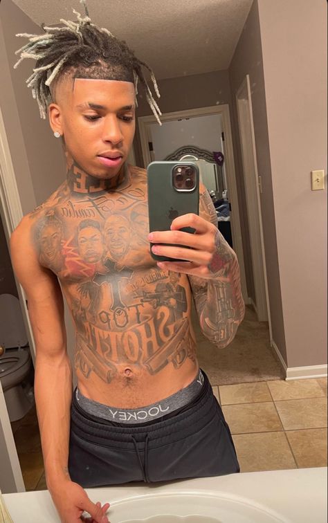 Black Men Tattoos, Dread Hairstyles For Men, Nle Choppa, Rapper Style, Dreadlock Hairstyles For Men, Rapper Outfits, Cute Black Guys, Dread Hairstyles