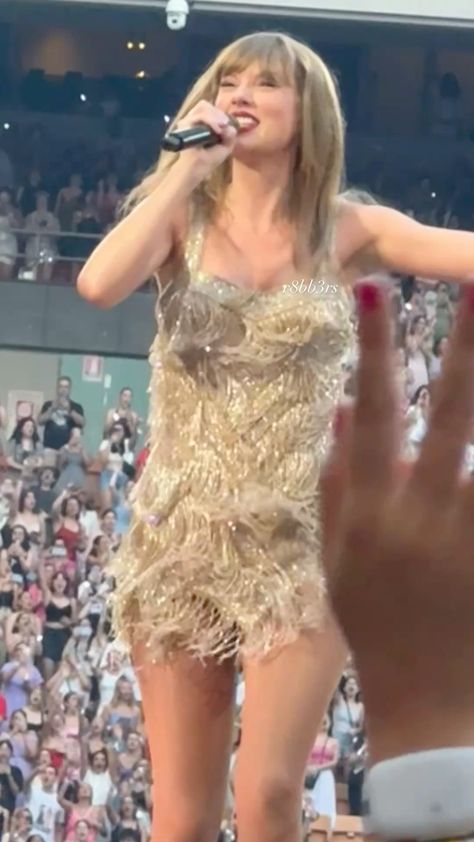 #taylorswift13 #theerastour #taylor Taylor Swift App Icons, Tour Quotes, Taylor Core, Taylor Swift Fan Club, Quotes Songs, Taylor Swift Fan, Taylor Swift 13, T Swift, Taylor Swift Pictures