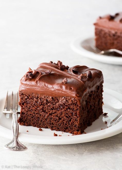 Vegan chocolate sheet cake Chocolate Zucchini Cake Recipe, Chocolate Chip Cake Recipe, Zucchini Cakes Recipe, Chocolate Cream Cheese Frosting, Resipi Kek, Chocolate Zucchini Cake, Cake Frosting Recipe, Chocolate Sheet Cake, Vegan Chocolate Cake