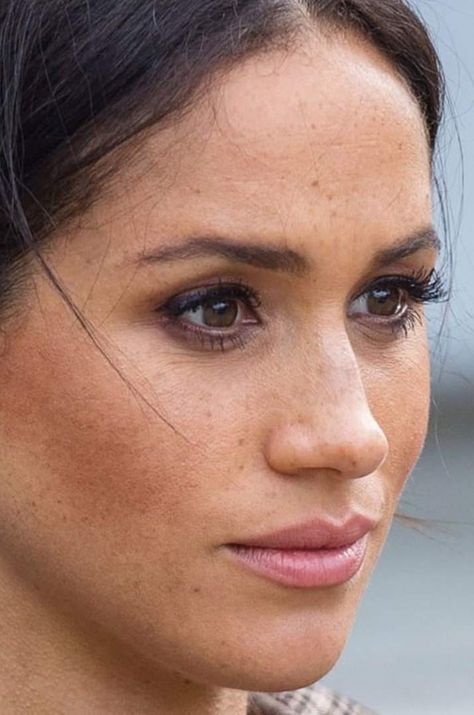 Megan Markle Nose, Pippa Middleton Style, Meghan Markle Outfits, Close Up Faces, Princess Meghan, Prince Harry And Megan, Meghan Markle Style, Middleton Style, American Princess