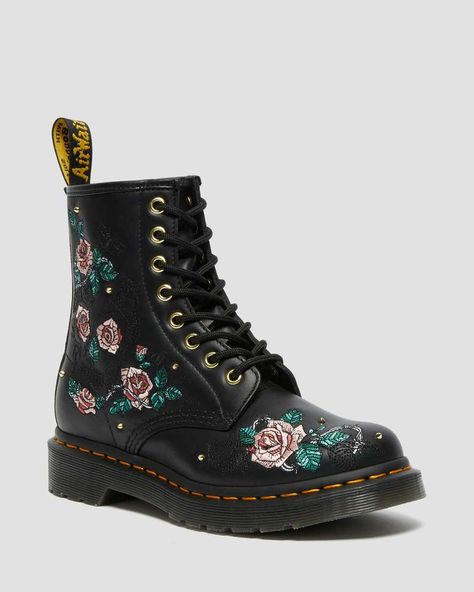 Rich Collage, Weird Clothing, How To Style Doc Martens, Shopping List Clothes, Supermodel Style, Lace Up Boots Women, Doc Martens Outfit, Shoes Aesthetic, Black Dr Martens