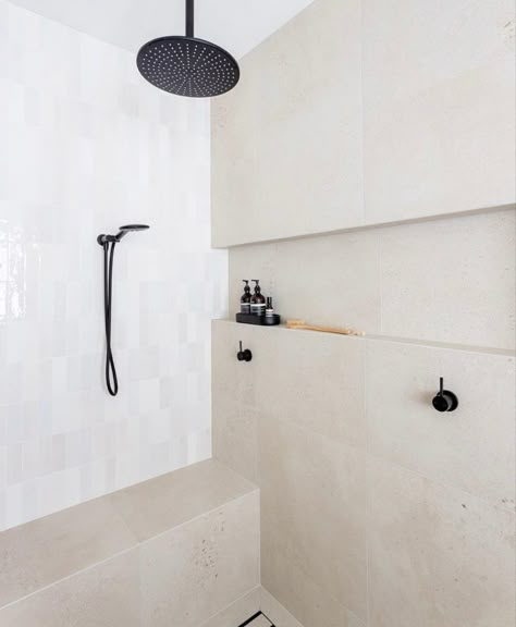 Contemporary Subway Tile Bathroom, Tile Shower With Seat, Seat In Shower Ideas, Tiled Shower Seat, Shower Shelves Built In, Shower Seats Built In, Shower Bench Ideas Built Ins, Built In Shower Shelves, Small Bathroom Shelving