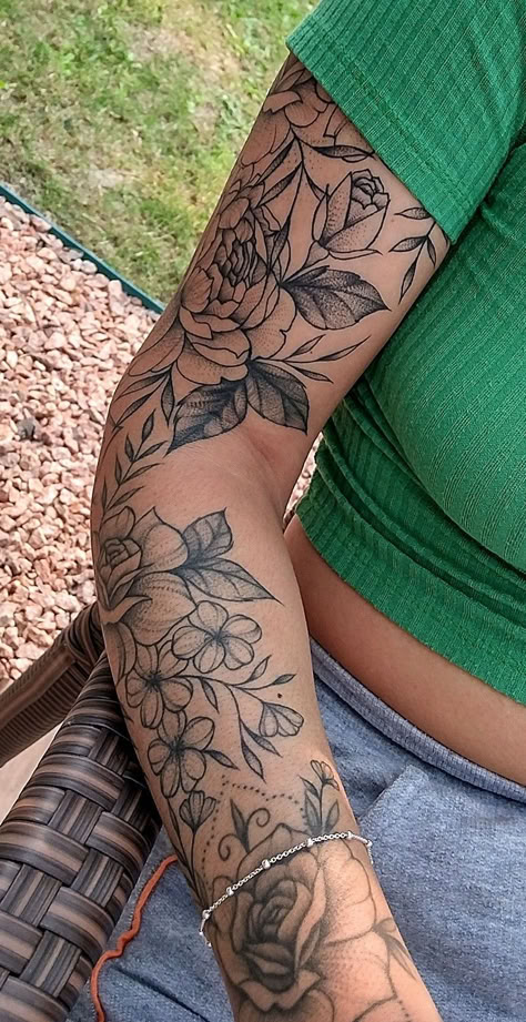 Half Sleeve Tattoos Forearm, Arm Sleeve Tattoos For Women, Tattoo Leg, Floral Tattoo Sleeve, Flower Tattoo Sleeve, Leg Tattoos Women, Arrow Tattoo, Feminine Tattoo, Arm Sleeve Tattoos