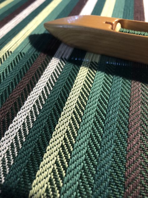 Tea Towel Weaving Patterns, Handwoven Towels, Rigid Heddle Weaving Projects, Weaving Patterns Loom, Weaving Scarfs, Weaving Patterns Design, Weaving Machine, Weaving Loom Diy, Weaving Loom Projects