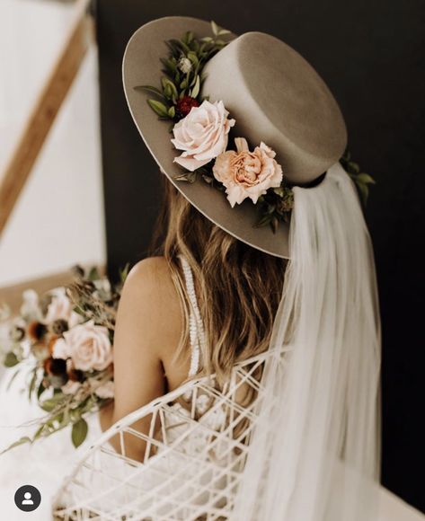 Wedding Hats With Veil For Bride, Black Wedding Hats For Bride, Day 2 Bride Outfit, Boho Hat With Veil, Bride Cowgirl Hat With Veil, Cowgirl Hat Wedding Veil, Wedding Hat With Veil, Bride Hat With Veil, Cowboy Hat Wedding Veil