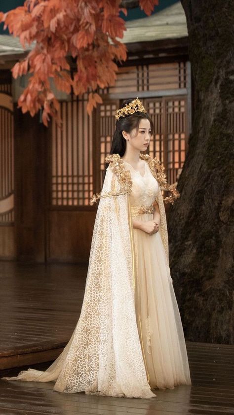 Hanbok Wedding Dress, Chinese Princess Dress, Chinese Clothing Traditional, Chinese Fancy Dress, Film China, Traditional Asian Dress, Chinese Princess, Chinese Traditional Costume, Chinese Traditional Dress