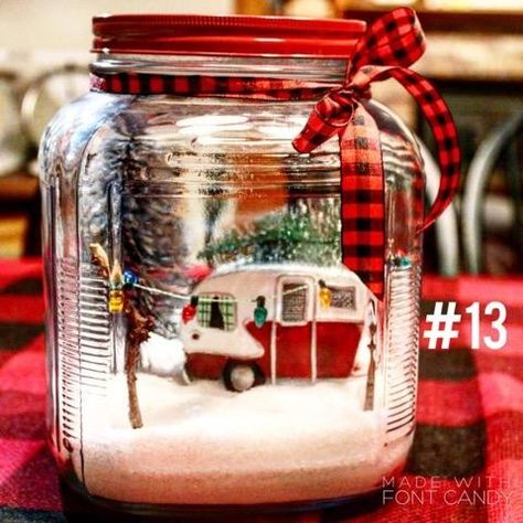 Christmas Jar Scene, Diy Christmas Minature Scenes, Christmas Scene In A Jar, Winter Snow Scenes, Christmas Assemblage, Christmas Fairy Garden, Christmas Globes, Vintage Christmas Crafts, Christmas Crafty