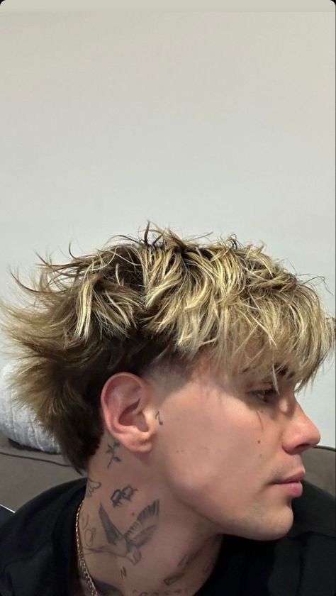 Blonde Hair Undercut, Bleached Hair Men, Curly Shag, Updo Curly, Two Toned Hair, Dyed Hair Men, Mens Haircuts Short Hair, Curly Hair Hairstyles, Men Haircut Curly Hair