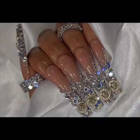 NailsDrip 💦 on Instagram: “💎💎If My Personalality Was a NAIL SET.. EXTRA EXTRA EXTRA!!!💎💎🤤 Visit @iridescentlynailed *Tag @NailsDrip for a Free post on our…” Long Bedazzled Nails, Luxury Nails Glamour, Nail Designs Bling, Long Acrylic Nail Designs, Baddie Nails, Glow Nails, Glamorous Nails, Exotic Nails, Acrylic Nails Coffin Pink