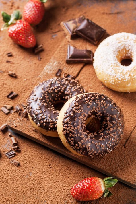 10 Easy Valentine's Day Breakfast Ideas Doughnuts Photography, Donut Photography, Donuts Aesthetic, Chocolate Photography, Breakfast Photography, Sugar Donut, Light Food, Desserts Chocolate, Eat Together