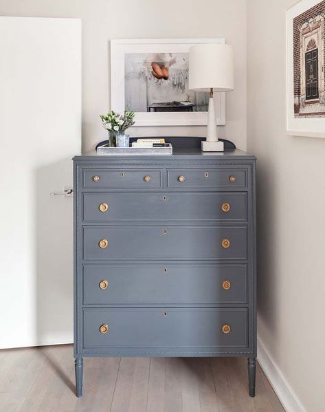 Bedroom Blue And White, Bedroom Moody, Blue And White Bedroom, Light Blue Bedroom, Cream Bedroom, Eclectic Contemporary, Blue Dresser, Paint Trends, Bedroom Blue