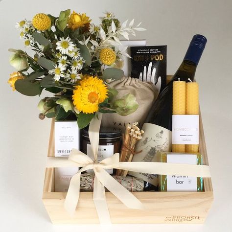 mother's day gifts Gift Basket Design Ideas, Gift Basket Design, Mother’s Day Gift Box Ideas, Wine Gift Basket Ideas, Gift Basket Decoration, Wedding Gift Basket, Gift Box For Wedding, Wine Gift Basket, Luxury Gift Basket