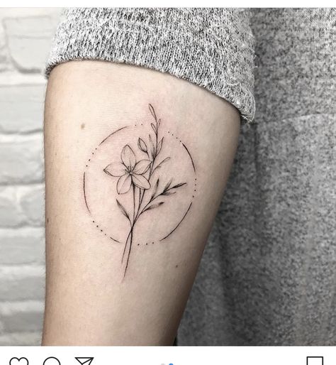 Flower With Circle Tattoo, Circle Tattoos For Women, Honor Tattoo, Circular Tattoo Designs, Small Flower Tattoo, Geometric Flower Tattoo, Circular Tattoo, Poppy Tattoo, Framed Tattoo