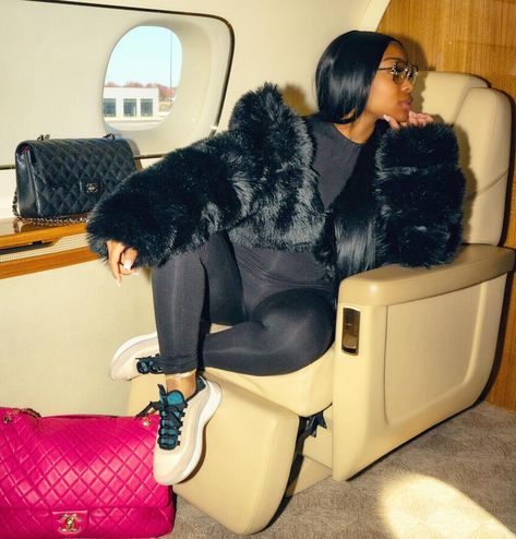 JAYDA WAYDA’s Instagram post: “Ain’t gotta brag this shit speaks for itself Fur : @shopqueenwadi” Black Girls Luxury Lifestyle, Fur Coat Outfit, Jayda Wayda, Rich Girl Lifestyle, White Cherries, Coat Outfit, Old Video, Coat Outfits, How To Look Classy