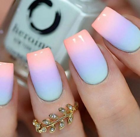 Babyboomer colorato: su unghie corte, pastello, con glitter o decori. Ecco le ispirazioni delle manicure sfumate più belle. Current Nail Trends, Nail Winter, Unghie Sfumate, Fancy Nails Designs, Glamour Nails, Cute Gel Nails, Winter Nail Designs, Nail Styles, Winter Nail