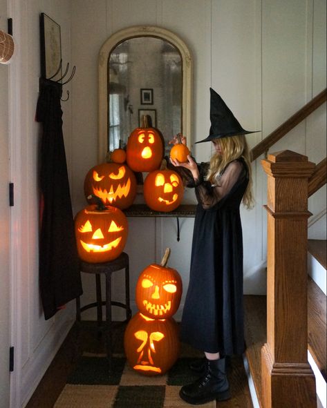 Adored House halloween jack o lantern entryway Apartment Entry, Halloween Entryway, Halloween Jack O Lanterns, Halloween Jack, Halloween Food For Party, Halloween Food, Harvest Moon, Hallows Eve, Samhain