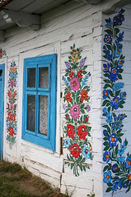 Window, Zalipie, Poland I am going to paint my house like this next summer Window Panes, Polish Folk Art, Painted Flowers, Home Design Decor, Floral Painting, Painted Furniture, Ramen, Interior And Exterior, Folk Art