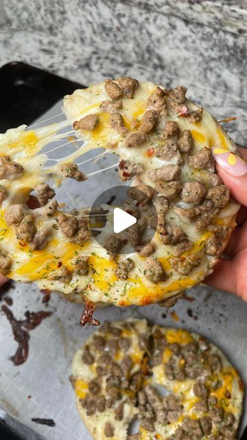 ᗩᑎᘜᗴᒪ | 𝐓𝐇𝐄 𝐂𝐎𝐎𝐊𝐈𝐍𝐆 𝐌𝐀𝐌𝐀 | on Instagram: "The best breakfast bagels ever 😩🔥  #breakfast #breakfastideas #breakfastlover #breakfastpizza #breakfastbagel #quickrecipes #quickandeasyrecipes #pizza #pizzabagel #easyrecipes #easymeals" Bagel Breakfast Pizza, Breakfast Bagel Ideas, Breakfast Pizza Bagels, Breakfast In The Car, Breakfast Bagels, Breakfast Pizzas, Breakfast Pizza Recipe, Cooking Mama, Pizza Bagels