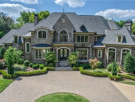 Big Houses Exterior, Big Mansions, Mansion Exterior, Huge Houses, Luxury Houses Mansions, Dream Mansion, Suburban House, Dream Life House, Fancy Houses