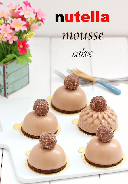 Nutella mousse cakes Domed Desserts, Sphere Mold Desserts, Chocolate Dome Dessert, Sphere Desserts, Dome Desserts, Zumbo Desserts, Entremet Recipe, Bread Spreads, Nutella Mousse