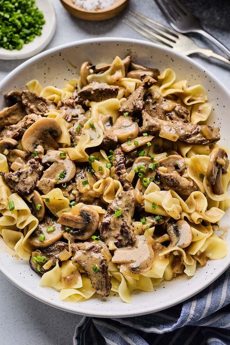 Simple Beef Stroganoff, Beef Stroganoff Recipes, Classic Beef Stroganoff Recipe, Stroganoff Recipes, Classic Beef Stroganoff, Easy Beef Stroganoff, Two Peas And Their Pod, Peas Recipes, Easy Skillet Chicken