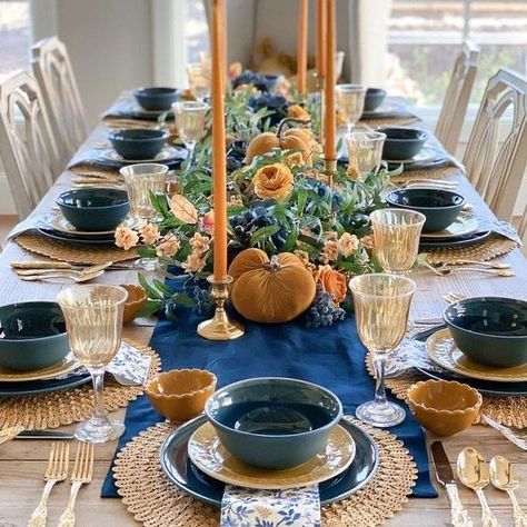 thanksgiving tablescapes Burlap Thanksgiving Table, Thanksgiving Dinner Table Setting, Easy Thanksgiving Table Decor, Cornucopia Centerpiece, Winter Table Setting, Thanksgiving Table Decor Ideas, Fall Feast, Teal Table, Thanksgiving Table Setting