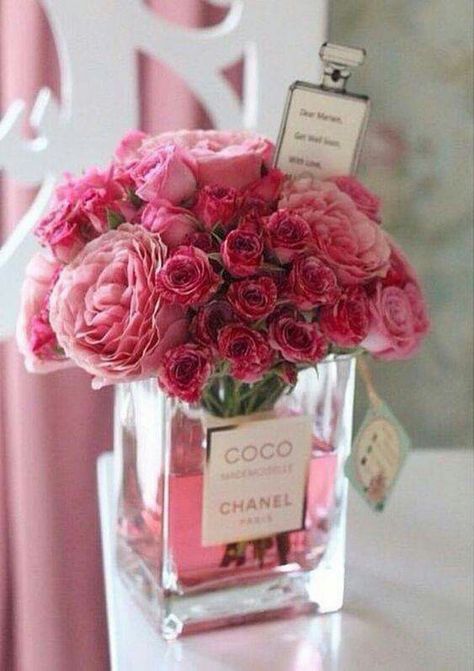 Rosen Box, Tout Rose, Beautiful Flower Arrangements, Luxury Flowers, Deco Floral, Flower Bouquets, Everything Pink, Flower Boxes, Coco Chanel