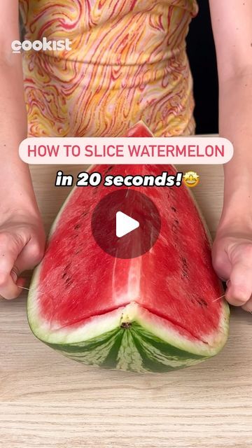 Cookist Wow on Instagram: "What if you could slice a #watermelon in 20 seconds? 😍🍉  It sounds incredible but this trick will help you cut it perfectly ✨  Use dental floss by passing it near the watermelon peel. Cut the slices like this and your watermelon is ready to be served!  Will you try this method? 👇  #cookistwow #cookistrecipe #recipes #easy #quick #fun #delicious #cooking #baking #tasty #homemade #foodie #foodlover #foodblog #yummy #hacks" How To Cut A Watermelon, Cut Watermelon Easy, Watermelon Hacks, Sliced Watermelon, Recipes Easy Quick, Cookist Wow, Fruit Creations, Watermelon Designs, Cut Watermelon