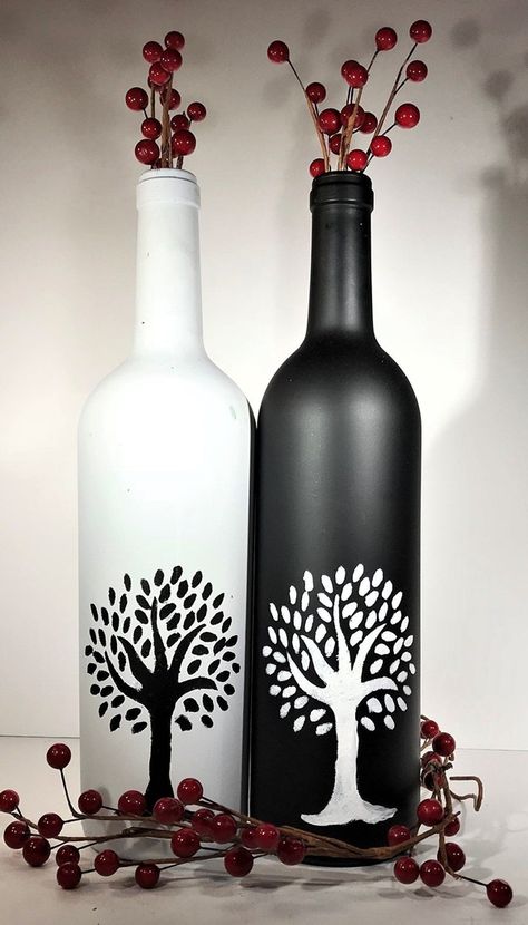 20 Quick 5 Minute Painting Projects For 2018 - Bored Art Bottle Diy Crafts, Painted Glass Bottles, Hand Painted Wine Bottles, Glass Bottle Diy, Glass Painting Designs, Diy Glass Bottle Crafts, Wine Bottle Art, Glass Bottles Art, Wine Bottle Diy Crafts