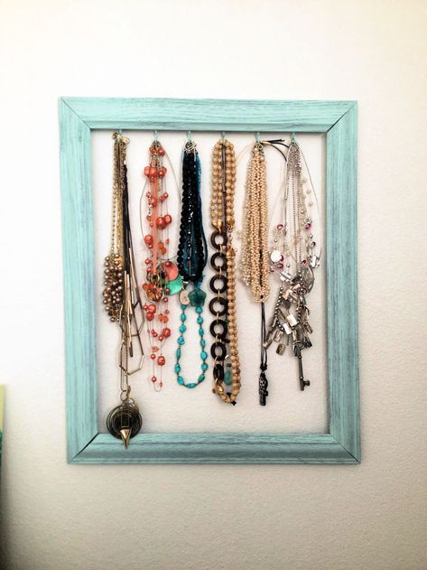 I would like you to tell the story of this exceptional DIY jewelry holder project that helped a lot in the easy and classy organization of my necklaces. I used to hang the necklaces on the wall nails, it worked for me with no issue, but soon I realized that I have to spice my jewelry storage game. So, I came with this DIY necklace holder idea, it is super inexpensive, and it made me feel proud, too, when I put my old frame to new creative use. You may also be having some old picture frames at Diy Necklace Holder Stand, Diy Jewelry Holder Frame, Necklace Organizer Diy, Diy Necklace Holder, Diy Necklace Display, Jewelry Storage Diy, Homemade Necklaces, Diy Jewelry Holder, Diy Xmas Gifts