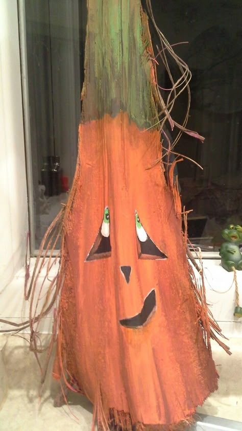 Palm frond pumpkin Halloween Tikki Palm Tree Bark Ideas, Palm Bark Crafts, Hawaiian Halloween, Crafts With Palm Tree Bark, Halloween Palm Fronds, Palm Tree Seed Pod Art, Palm Fronds Crafts, Painted Palm Fronds Seed Pods, Painting On Palm Fronds