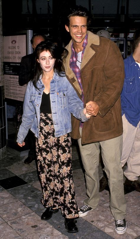 Shannen Doherty through the years: A look back 90s Lookbook, Shannen Doherty Charmed, Ashley Hamilton, Shannon Doherty, 90s Couples, Julian Mcmahon, 90s Outfits, Holly Marie Combs, Brooklyn Decker