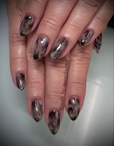 Marble Nails Black And Gold, Smokey Gray Nails, Black Marbled Nails, Black And Transparent Nails, Gray Nails Marble, Smoky Black Nails, Marble Halloween Nails, Smoky Nails Tutorial, Gray And Black Nails Ideas