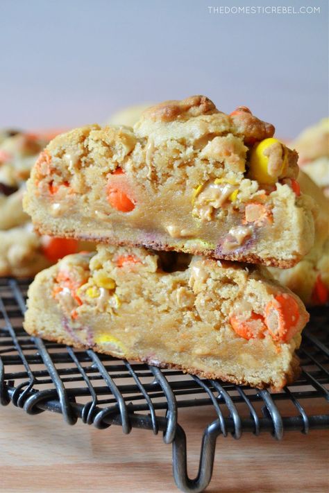 Levain Cookie Recipe, Levain Cookies, Pb Cookies, Reese's Pieces, Levain Bakery, Peanut Butter Cookie, Butter Cookie, Peanut Butter Chips, Food Tips