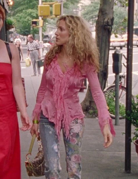 Carrie Bradshaw Style Outfits, Carries Bradshaw Outfits, Carrie Bradshaw Aesthetic Outfits, Carry Bradshaw Inspired Outfits, Carry Bradshaw Iconic Outfits, Iconic Carrie Bradshaw Outfits, Carrie Bradshaw Outfits 90s, 2000s Movie Outfits, Carrie Bradshaw Aesthetic