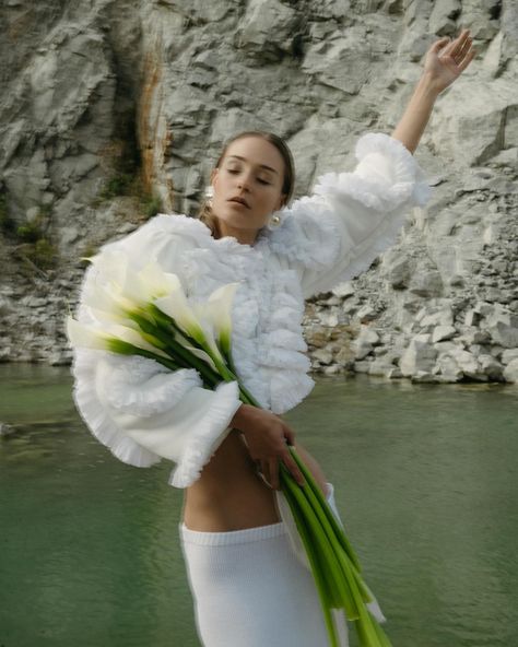 amidst the silence of the rocks 🕊️ art direction @ephemeral_ephemeral @ohh.ginger them @kaplicht & @mostovvoi belt @nn_press skirt… | Instagram Calla Lily Bouquet Wedding, Calla Lily Wedding, Nikah Dress, Lily Wedding, Classic Brides, Luxury Wedding Venues, Tuscany Wedding, Wedding Magazine, Couples Photoshoot