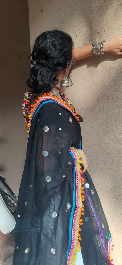 For more follow me up on my ig handel and get my daily updates- lata_sangar https://instagram.com/lata_sangar?utm_medium=copy_link Photo Pose In Chaniya Choli, Navratri Dress Photoshoot, Navratri Choli Photo Pose, Navratri Hidden Face Girl, Navratri Choli Pose, Garba Look Photoshoot, Navratri Look Photo Pose, Navratri Chaniya Choli Pose, Garba Outfit Poses